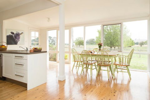 Ashgrove House: Farm Club Australia - Coogee Beach Accommodation 1