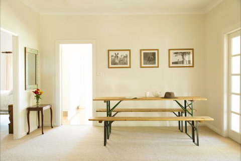 Ashgrove House: Farm Club Australia - Coogee Beach Accommodation 3