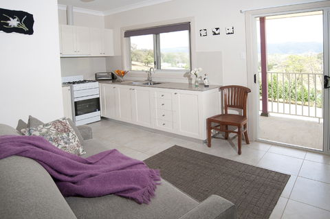 Highfields Country Cottages - Coogee Beach Accommodation 1