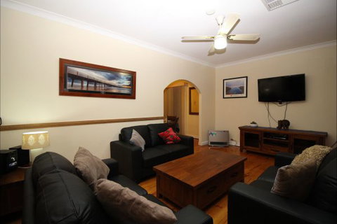 Christies Cottage For Holidays And Relocations. - Coogee Beach Accommodation 2