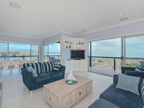 Century 21 SouthCoast: Moana Blue - Coogee Beach Accommodation 43