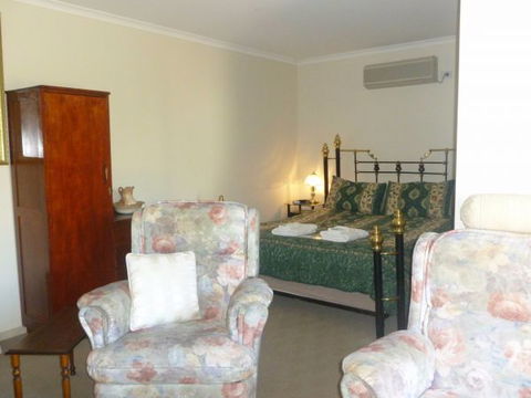 Country Cottages B&B - Coogee Beach Accommodation 6