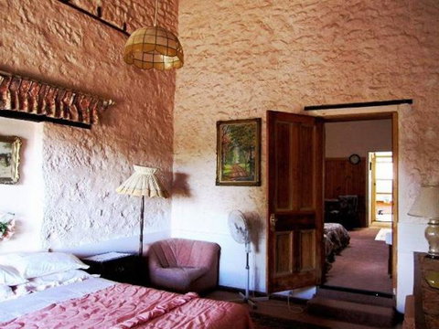 Carmines Antiques And Accommodation - Coogee Beach Accommodation 2