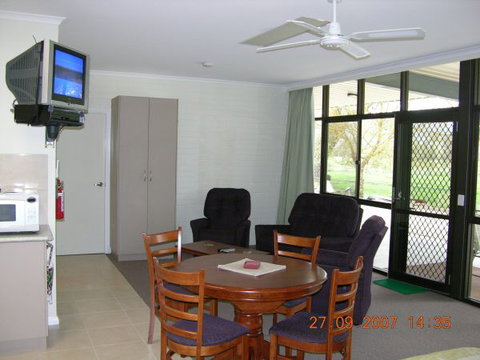 Myrtleford Masonic Units - Coogee Beach Accommodation 1