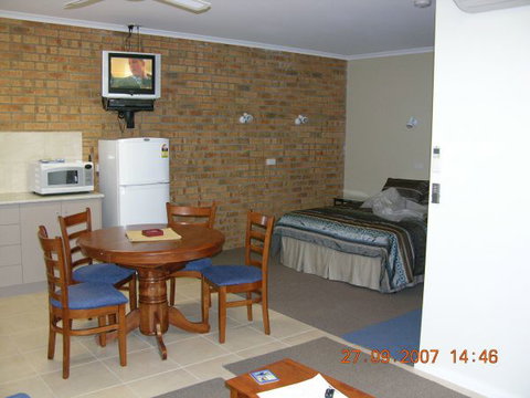 Myrtleford Masonic Units - Coogee Beach Accommodation 4