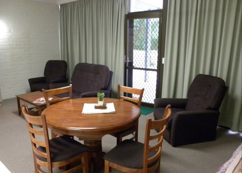 Myrtleford Masonic Units - Coogee Beach Accommodation 8