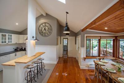 Oak Tree Lodge - Coogee Beach Accommodation 2