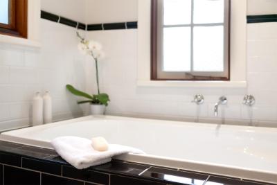 Oak Tree Lodge - Coogee Beach Accommodation 3