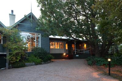 Oak Tree Lodge - Coogee Beach Accommodation 7