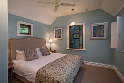 Oak Tree Lodge - Coogee Beach Accommodation 11