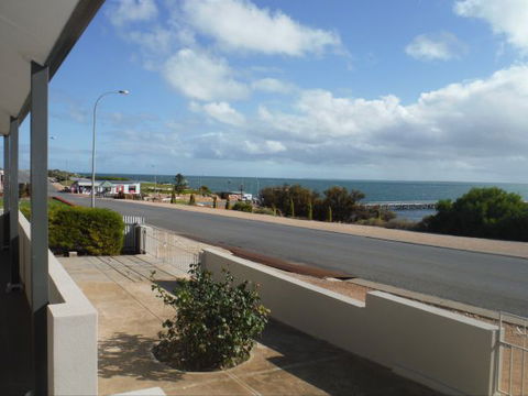 Jetty Views - Coogee Beach Accommodation 1