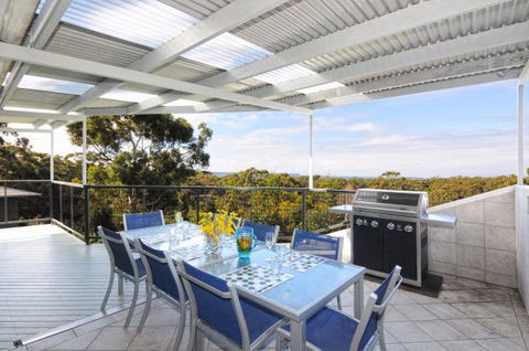 Lighthouse View - Coogee Beach Accommodation 1