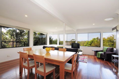 Lighthouse View - Coogee Beach Accommodation 3