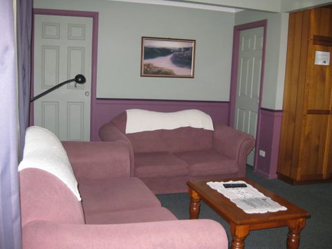 Grantham House  Pet Friendly Holiday Home - Coogee Beach Accommodation 5