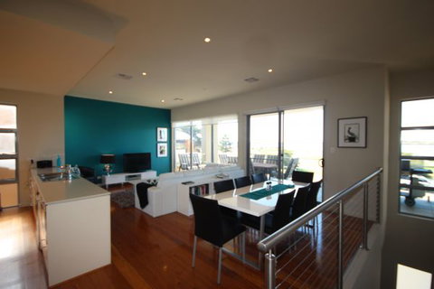 LJ Hooker Goolwa Holiday Rentals - 42 Underwood Avenue, Goolwa Beach - Coogee Beach Accommodation 2