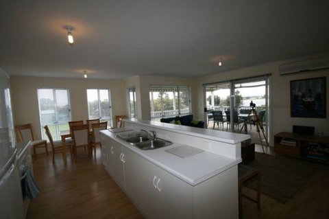 LJ Hooker Goolwa Holiday Rentals - 42 Underwood Avenue, Goolwa Beach - Coogee Beach Accommodation 5
