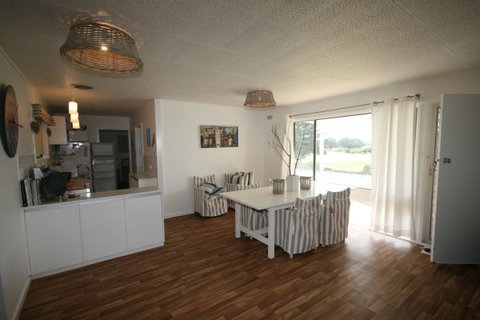 LJ Hooker Goolwa Holiday Rentals - 42 Underwood Avenue, Goolwa Beach - Coogee Beach Accommodation 8