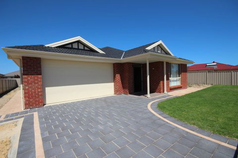 LJ Hooker Goolwa Holiday Rentals - 42 Underwood Avenue, Goolwa Beach - Coogee Beach Accommodation 16