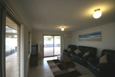 LJ Hooker Goolwa Holiday Rentals - 42 Underwood Avenue, Goolwa Beach - Coogee Beach Accommodation 22