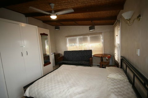 LJ Hooker Goolwa Holiday Rentals - 42 Underwood Avenue, Goolwa Beach - Coogee Beach Accommodation 27