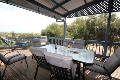 LJ Hooker Goolwa Holiday Rentals - 39 Bradford Road, Goolwa Beach - Coogee Beach Accommodation 1