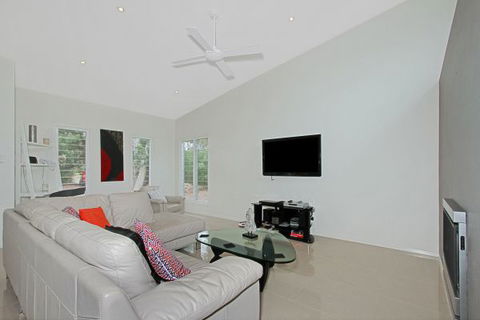 Poolside - Coogee Beach Accommodation 1