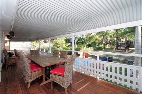 Poolside - Coogee Beach Accommodation 7