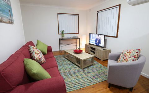 Waratah Beach Breaks - Coogee Beach Accommodation 0