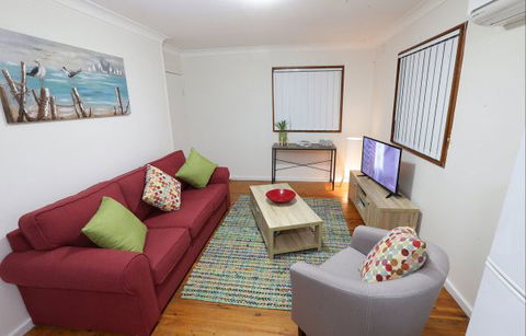 Waratah Beach Breaks - Coogee Beach Accommodation 3