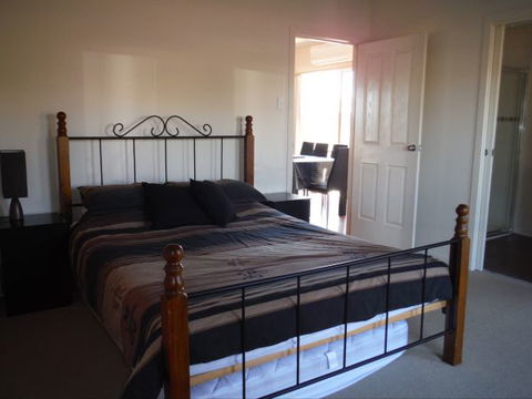 Four Seas - Coogee Beach Accommodation 3