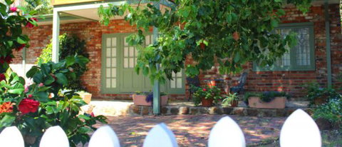 Kalamunda Carriages And Three Gums Cottage - Coogee Beach Accommodation 0