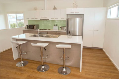 Ocean Sounds - Coogee Beach Accommodation 1