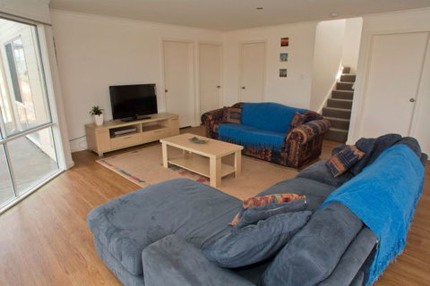 Ocean Sounds - Coogee Beach Accommodation 3