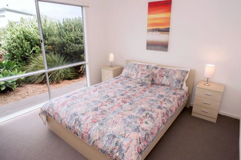 Ocean Sounds - Coogee Beach Accommodation 6