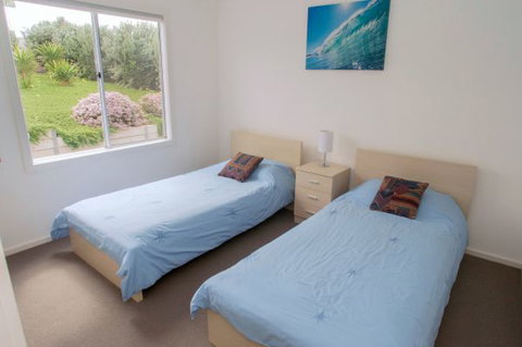 Ocean Sounds - Coogee Beach Accommodation 8