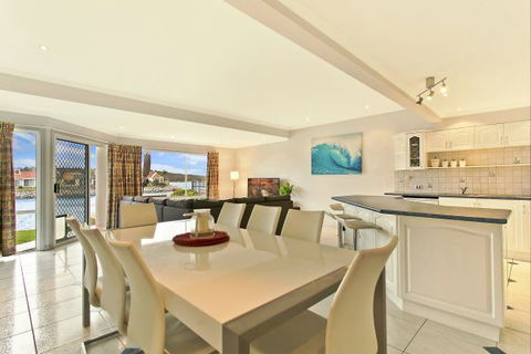 SALT Waterfront Apartment - Coogee Beach Accommodation 1