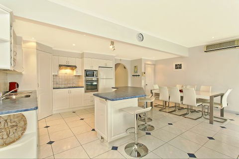 SALT Waterfront Apartment - Coogee Beach Accommodation 2