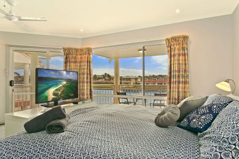 SALT Waterfront Apartment - Coogee Beach Accommodation 3