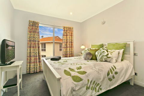 SALT Waterfront Apartment - Coogee Beach Accommodation 6