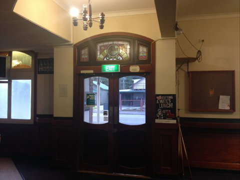 Cecil Hotel Zeehan - Coogee Beach Accommodation 3