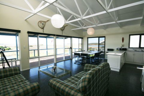 LJ Hooker Goolwa Holiday Rentals - 25 Barrage Road, Goolwa South - Coogee Beach Accommodation 1