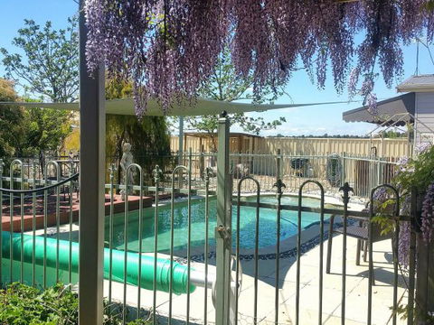 Must Love Dogs B&B And Self-Contained Cottage - Coogee Beach Accommodation 0