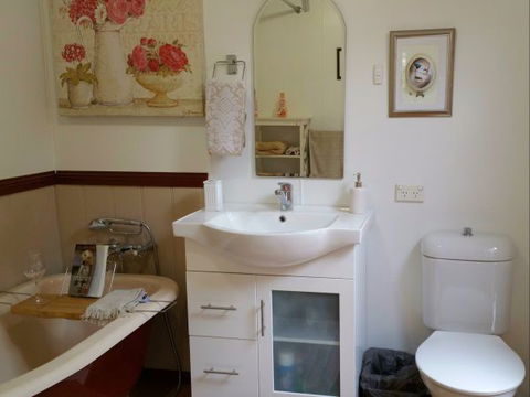 Must Love Dogs B&B And Self-Contained Cottage - Coogee Beach Accommodation 5