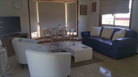 Must Love Dogs B&B And Self-Contained Cottage - Coogee Beach Accommodation 9