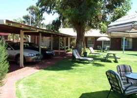 Carn Court Holiday Apartments - Coogee Beach Accommodation 4