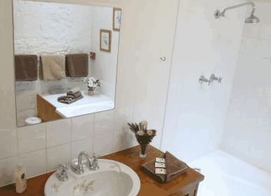 Daisy Bank Cottages - Coogee Beach Accommodation 4