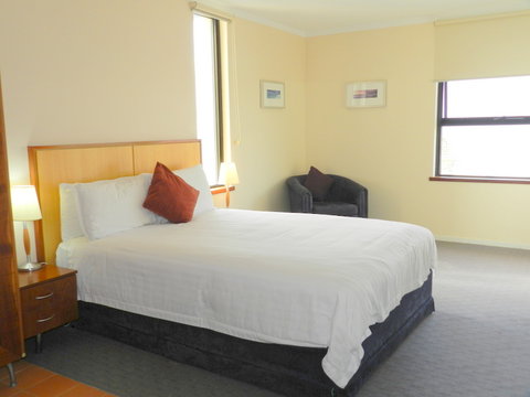 Ocean Beach Hotel - Coogee Beach Accommodation 1