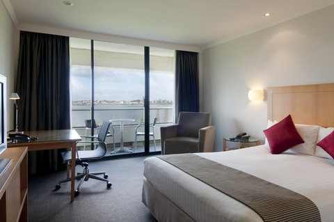 Crowne Plaza Perth - Coogee Beach Accommodation 2