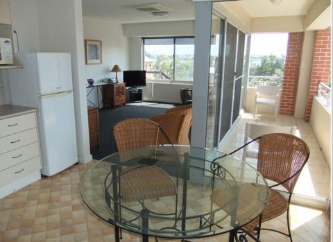 Newcastle Serviced Apartments - Coogee Beach Accommodation 2