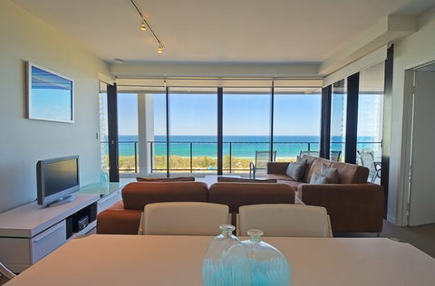Ultra Broadbeach - Coogee Beach Accommodation 3